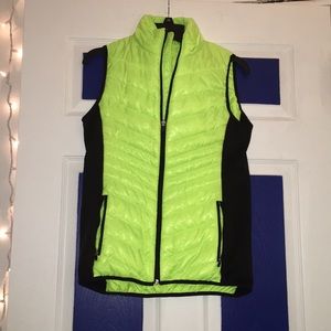 Workout outfit. Grey and lime green.